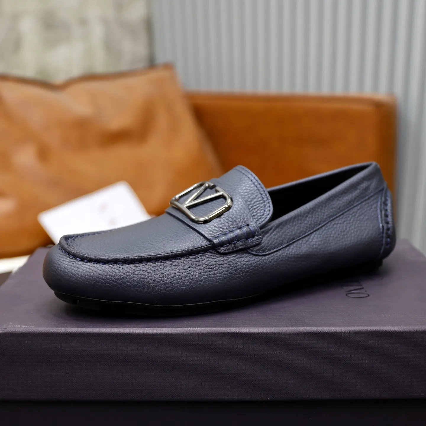 Men's shoes: 640💰VALENTINO, made of imported cowhide with imported water-dyed cow lining, iconic hardware and iconic wear-resistant outsole. 38-45 (customized at 45) VALENTINO packaging All orders enjoy the brand’s iconic product packaging